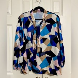 Geometric print split tie shirt